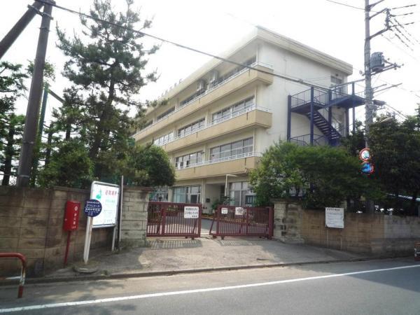 Junior high school. Muneoka 1040m until junior high school