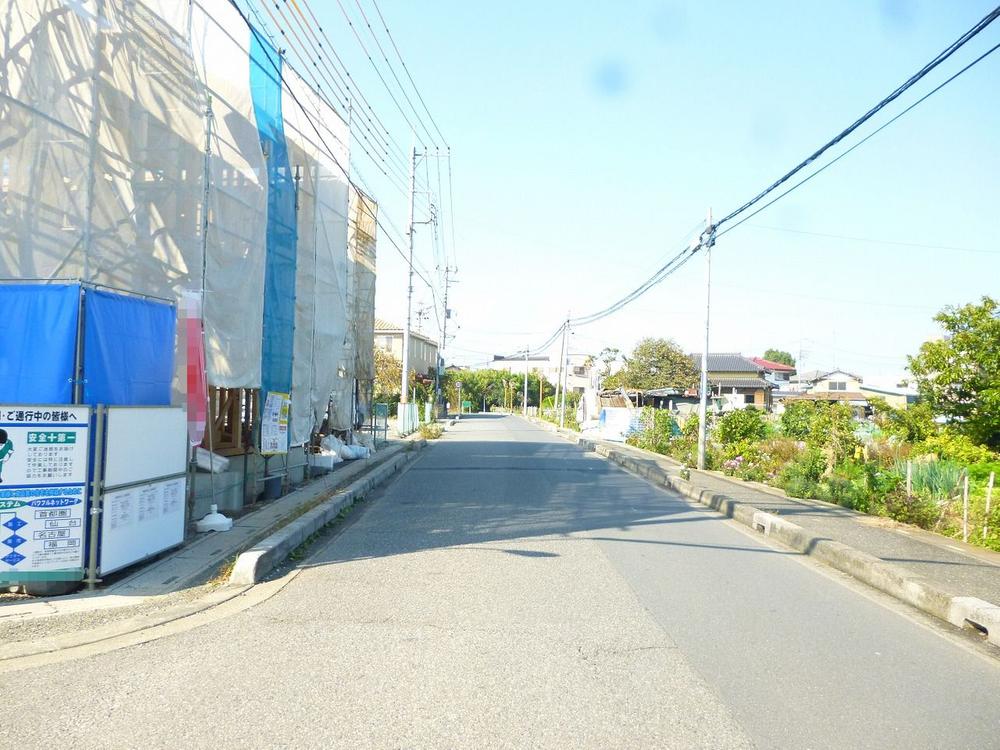 Local photos, including front road. Local (11 May 2013) Shooting