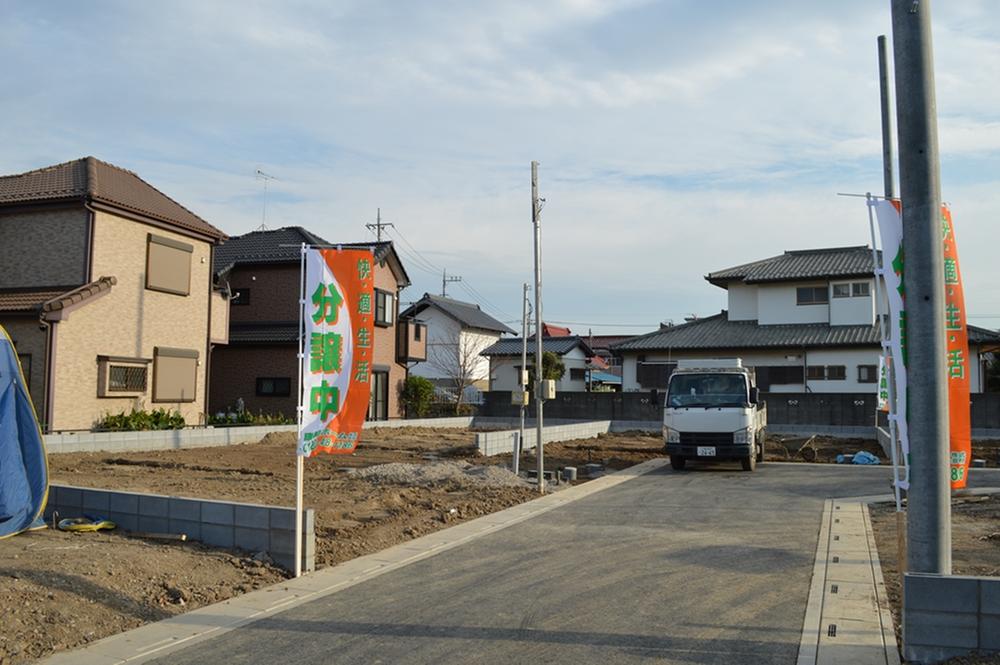 Local photos, including front road. Local (11 May 2013) Shooting