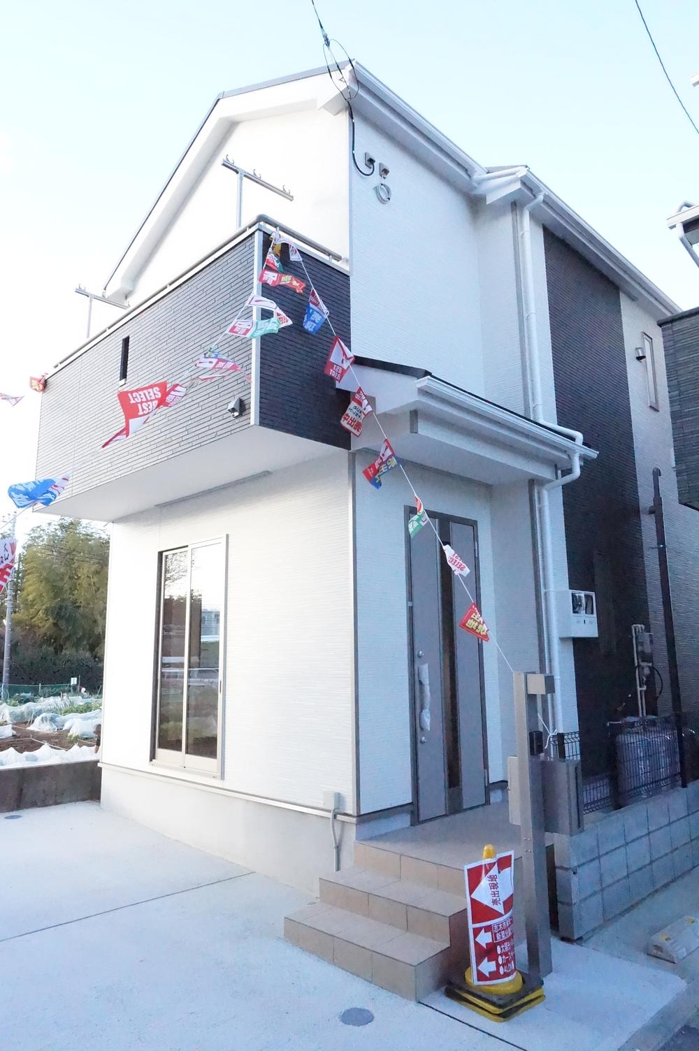 Local appearance photo. Local (12 May 2013) Shooting