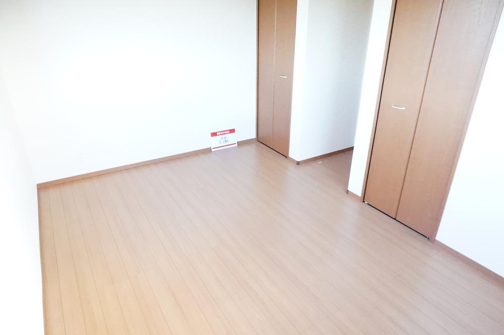 Non-living room. Local (12 May 2013) Shooting