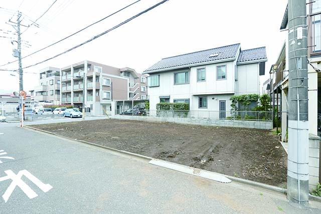 Local photos, including front road. Local (06 May 2013) Shooting