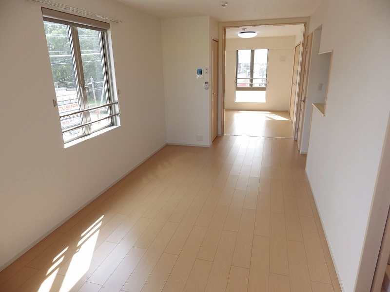 Living and room. The same type reference photograph