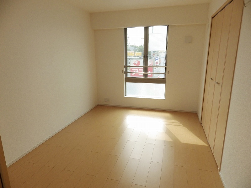 Other room space. The same type reference photograph