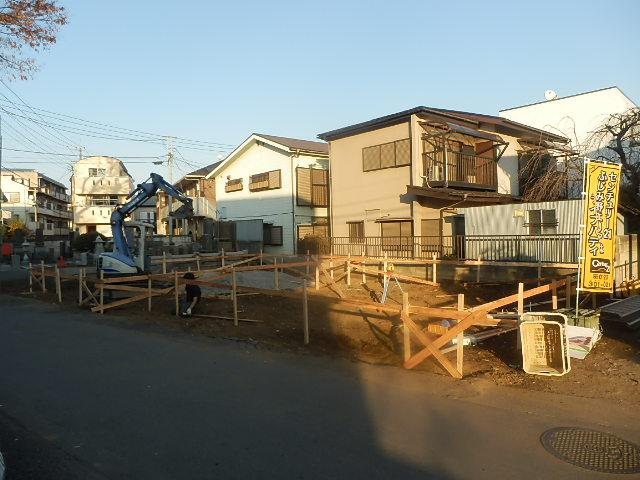 Local photos, including front road. Local (12 May 2013) Shooting