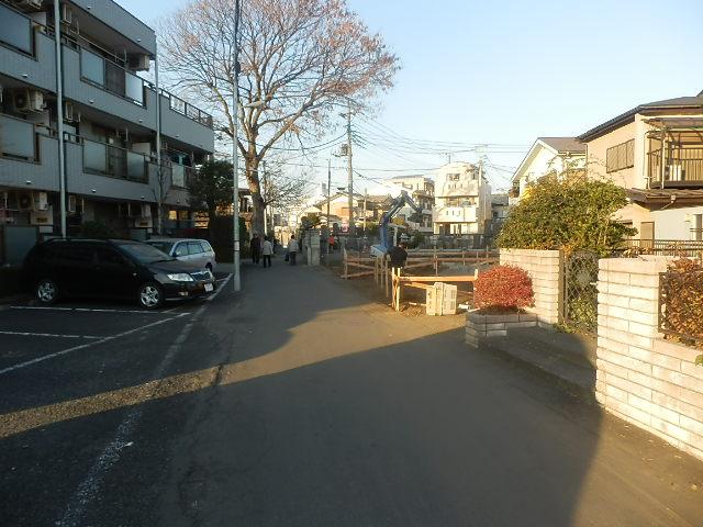 Local photos, including front road. Local (12 May 2013) Shooting