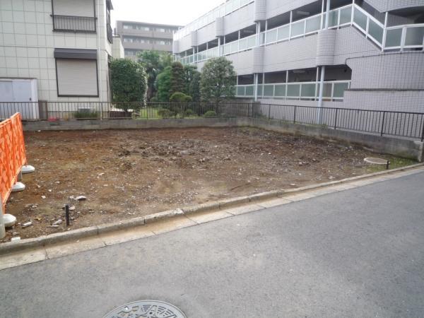 Local land photo. A quiet residential area