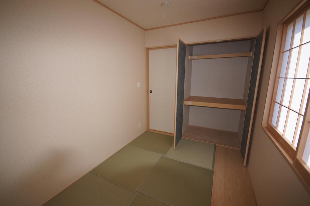 Non-living room. Japanese-style tatami 5