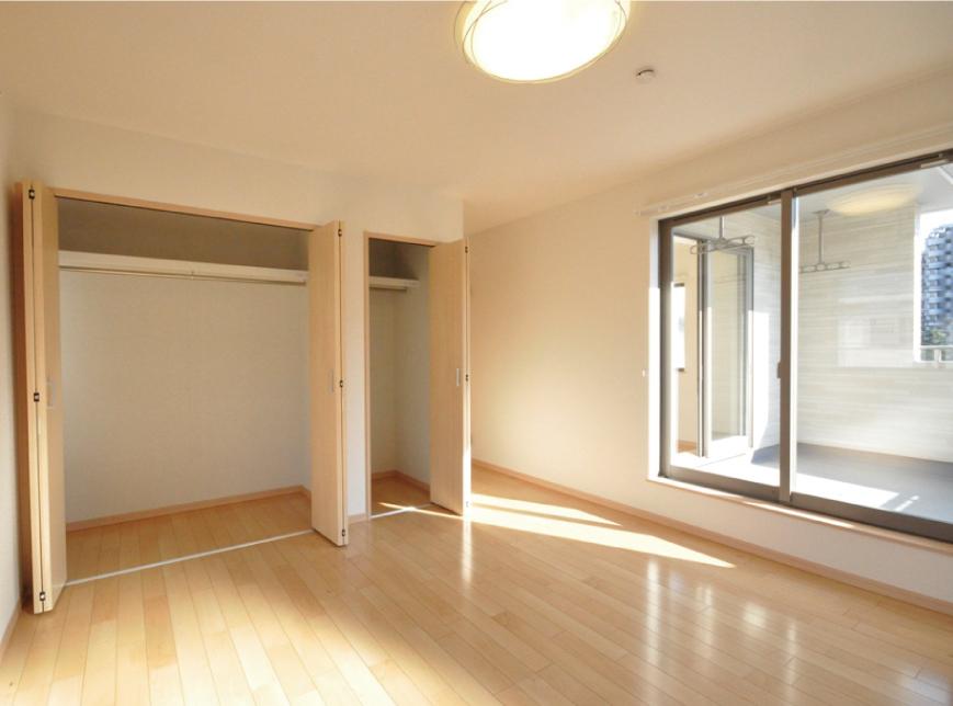 Other introspection. The main bedroom of the room with plenty of storage. 