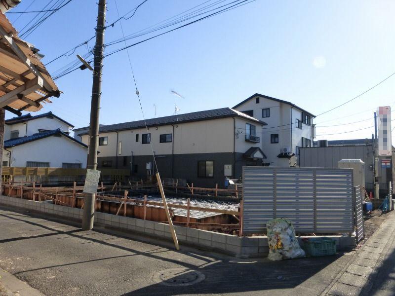 Local photos, including front road. Local (12 May 2013) Shooting