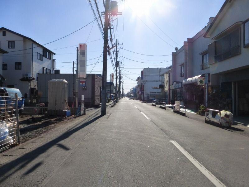 Local photos, including front road. Local (12 May 2013) Shooting