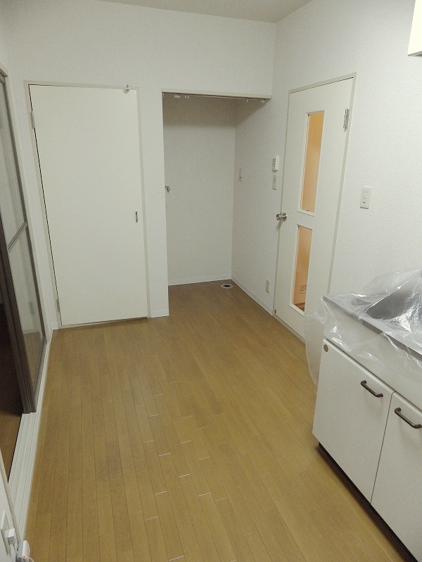 Other room space. Another Room No. reference photograph