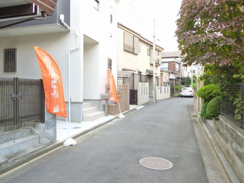 Local photos, including front road. Local (11 May 2013) Shooting