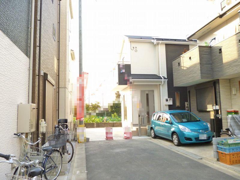 Local photos, including front road. Local (11 May 2013) Shooting