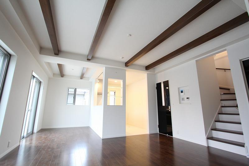 Same specifications photos (living)