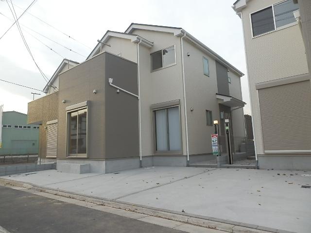 Local appearance photo. Local (12 May 2013) Shooting