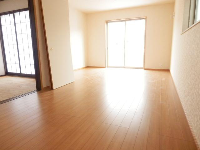 Same specifications photos (living). Local (12 May 2013) Shooting