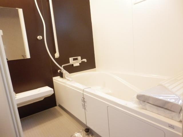 Bathroom. Local (10 May 2013) Shooting