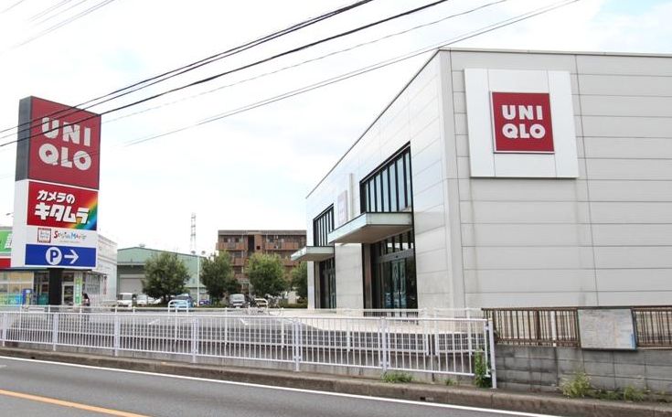 Shopping centre. (Shopping center) to 350m