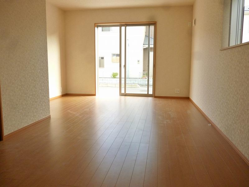 Living. Building 2 living