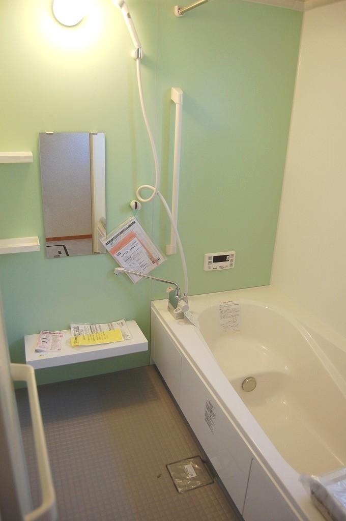 Bathroom. Effortlessly wash at rainy day with bathroom dryer: 4 Building