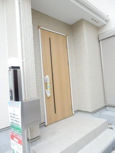 Entrance. Local (12 May 2013) Shooting