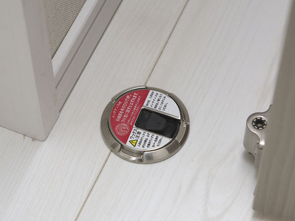 Other.  [One push door stopper] The entrance of the room is fixed in a state that opened the door, It has established a one-push type of stopper. Fixing of the door with a simple operation ・ We care so as to be released.