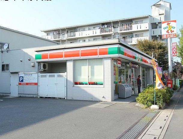 Convenience store. 280m until Thanksgiving (convenience store)
