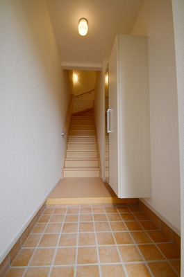 Entrance. Is the entrance with depth!