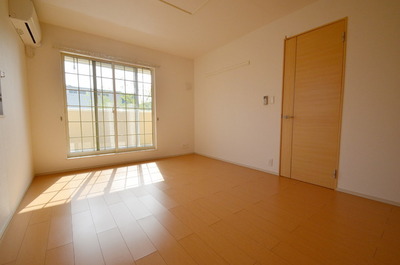 Other room space. Perfect for the bedroom!