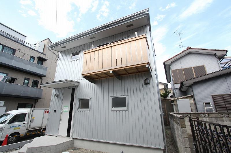 Local appearance photo. Local (July 2012) shooting