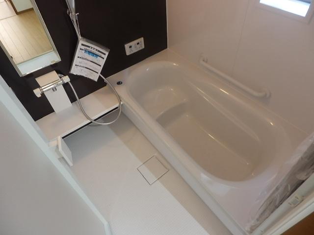 Bathroom. Indoor (12 May 2013) Shooting