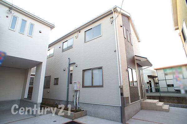 Local appearance photo. Entrance door with picking measures ・ Peace of mind in people with a sense of sensor porch light site (December 2013) Shooting 1 Building