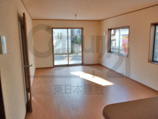 Living. Local (12 May 2013) Shooting