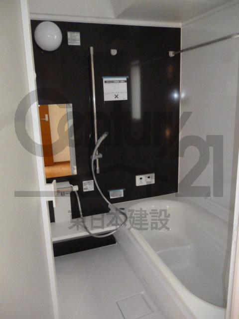 Bathroom. Local (11 May 2013) Shooting