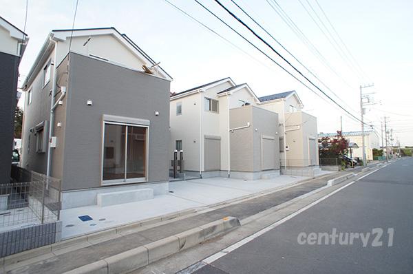 Local photos, including front road. Local (11 May 2013) Shooting