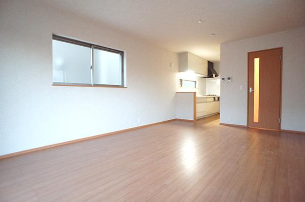 Living. A spacious and airy living room Indoor (11 May 2013) Shooting 4 Building