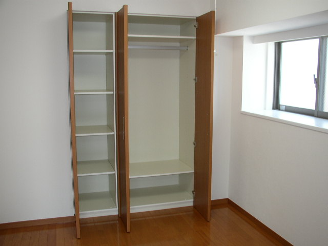 Receipt. Same property, It is a photograph of another room