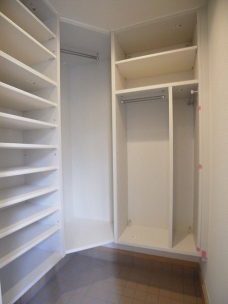 Receipt. Entrance storage