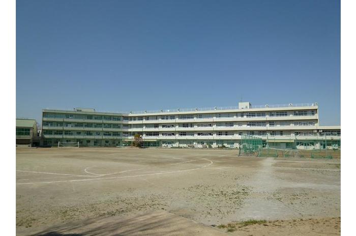 Junior high school. Shiki junior high school 13-minute walk (1000m)