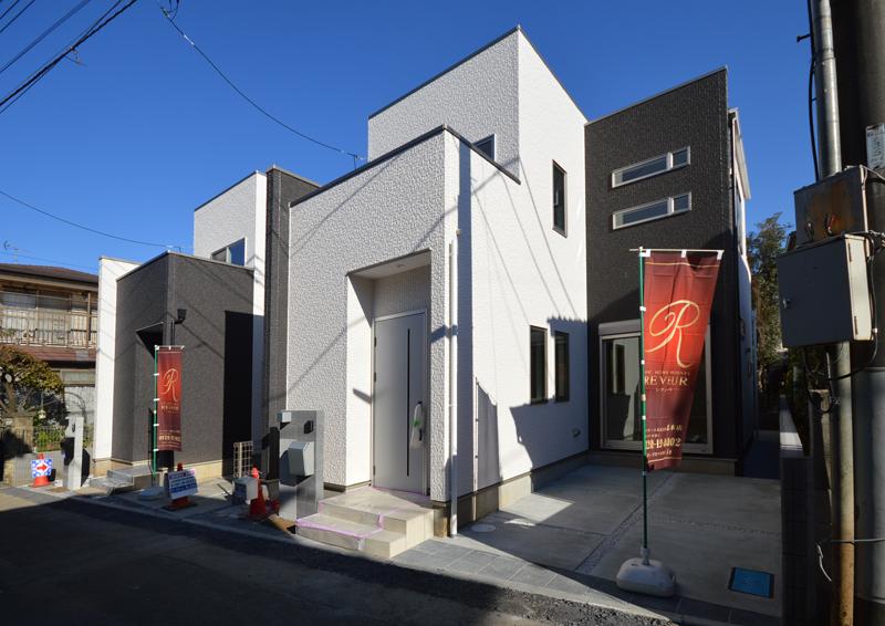 Local photos, including front road. Exterior Photos