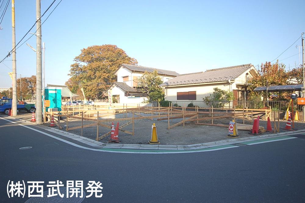 Local photos, including front road. The entire photo