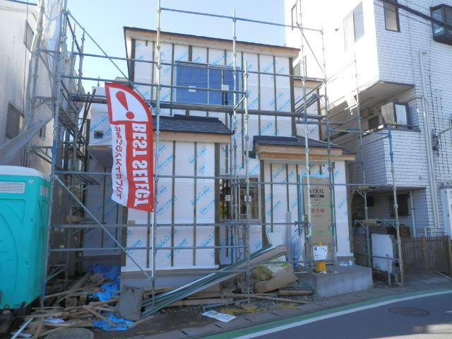 Local appearance photo. Local (12 May 2013) Shooting