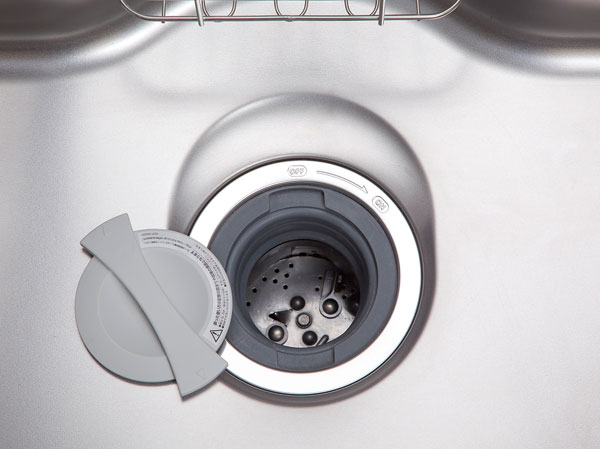 Kitchen.  [disposer] Installing the disposer is in the kitchen sink. It is possible to quickly grinding process on the fly without reservoir garbage, It is convenient and clean.