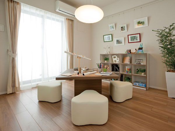 Interior. Western-style 3