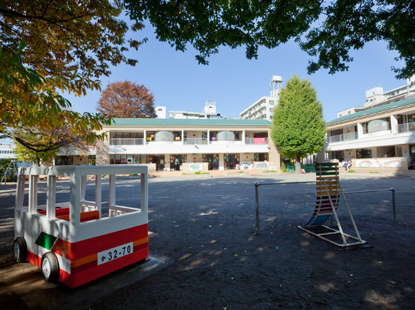 Surrounding environment. Persimmon tree kindergarten (about 540m)