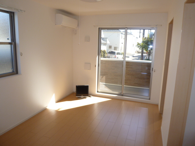 Living and room. Reference photograph (same type model)