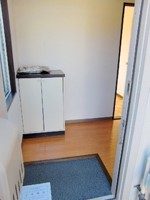 Entrance. Bright entrance, which has an immediately window contains