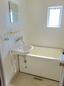 Bath. Bright bath with a window