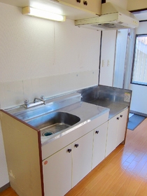 Kitchen. Dishes like to recommend a two-burner gas stove can be installed! Horizontal Kitchen